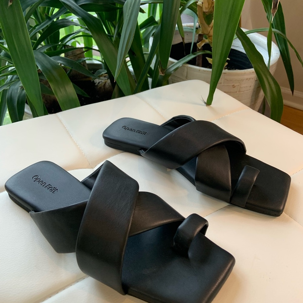 Nordstroms Open Edit modern slides - Picture 2 of 7